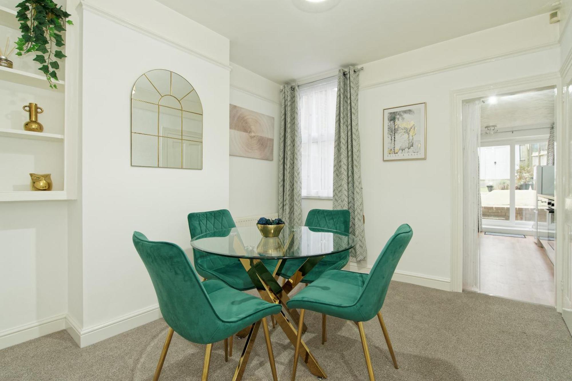 チャタムLovely Luxury 3 Bed Houseアパートメント エクステリア 写真